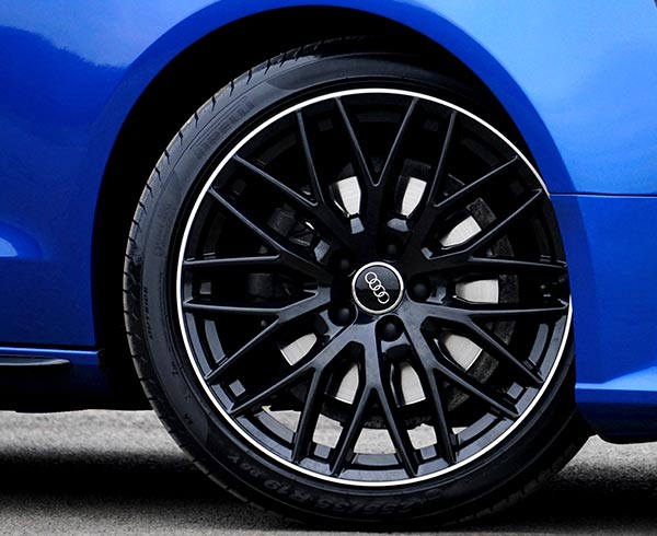 AutoHub - O seu centro de soluções Auto - CarrosUsados - Carros Como Novos - Carros Novos - Mercedes Benz, BMW, Ferrari, Porsche e Muito Mais em Lisboa- Carros usados Tração