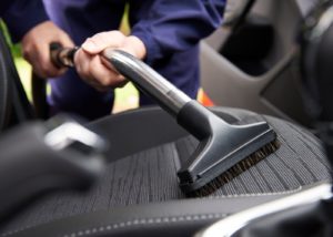 Como fazer a limpeza do seu carro - Auto Hub